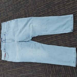 TOMMY HILFIGERSTRAIGHT FIT LIGHT WASH JEAN